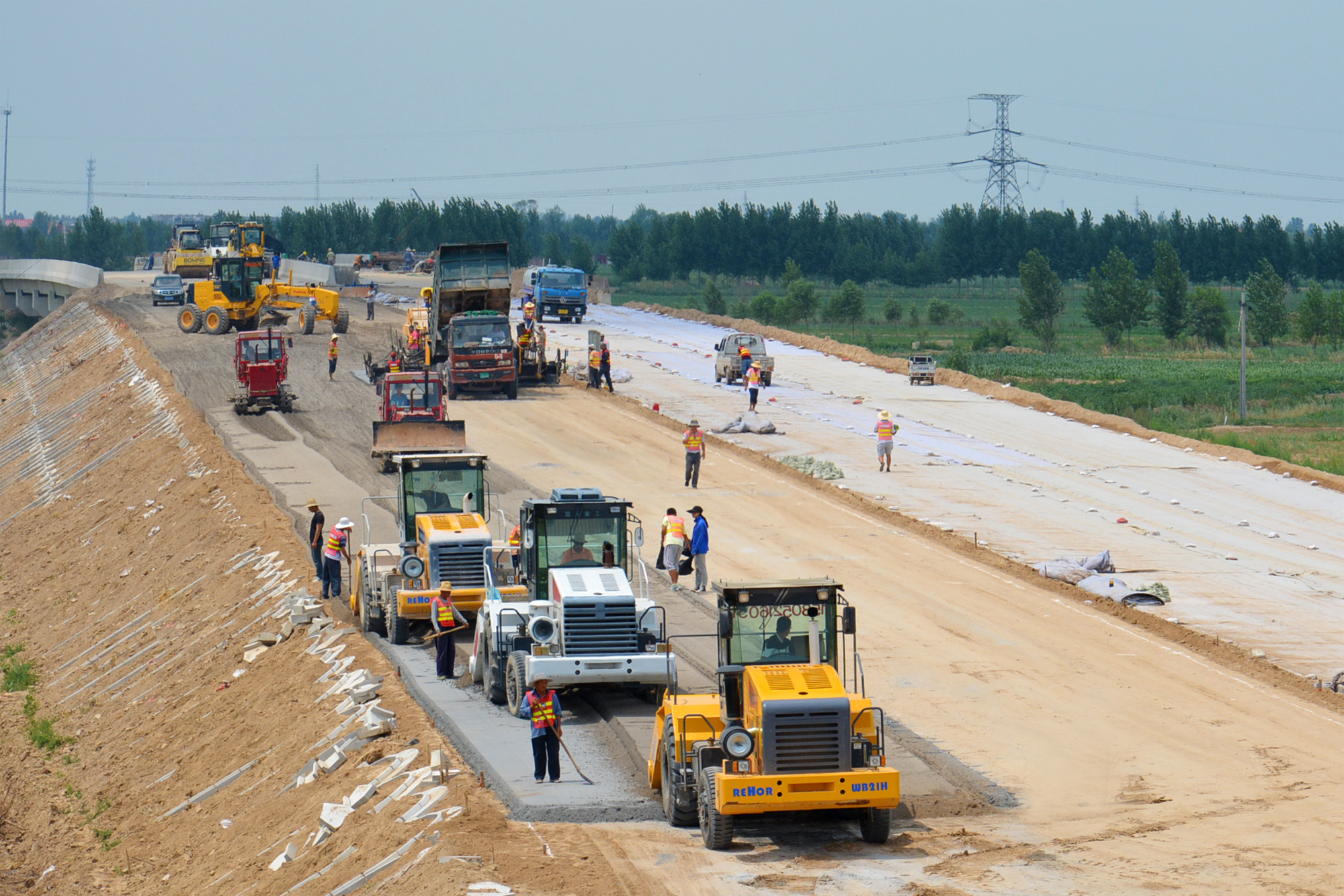 冷再生機(jī)租賃之水泥改良土施工流程